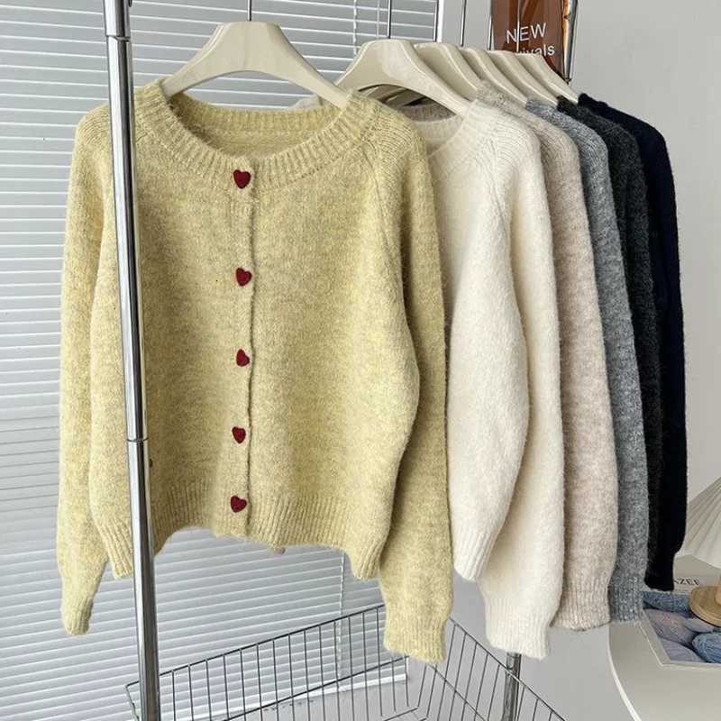 Love Cardigan Buckle Design Sweater Jacket for Women in Autumn and Winter Loose Knitted Cardigan Temperament TopT251028