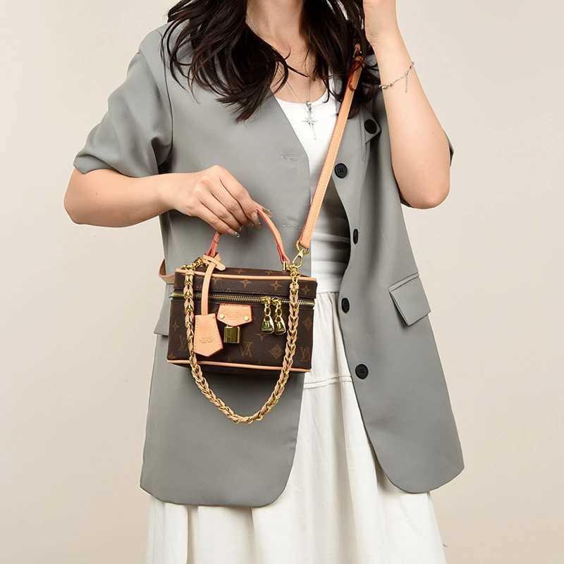 Famous Fashion Womens Zipper Crossbody Bag Paris Designer Inspired Vintage Handbag Suitable For Daily Use W251029