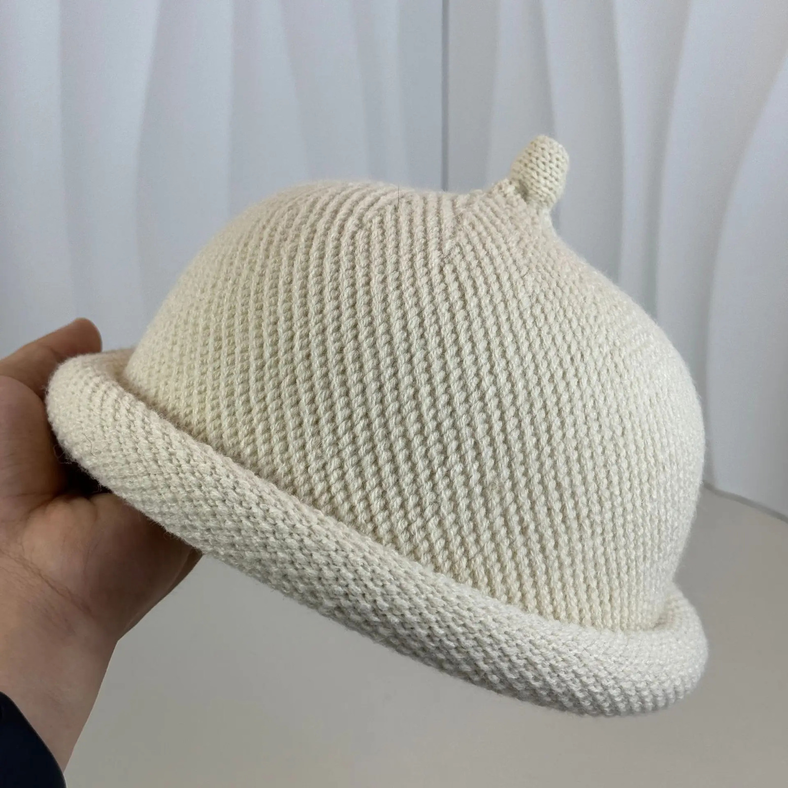 Japanese style Womens Fashion Bucket Hats Knitted Melon Skin Hats Casual Berets Landlord Hats Warm Painter Pacifier Caps 251029