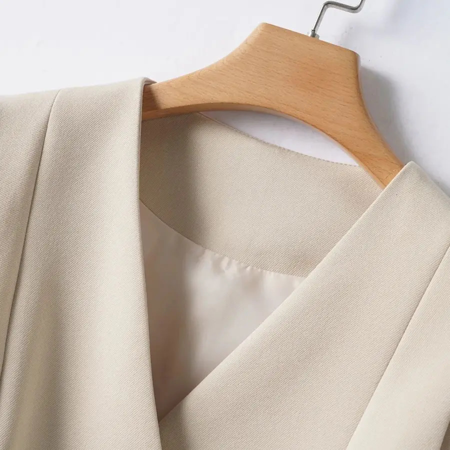 Solid Color Short Vest Womens Spring Fall Fashion V Neck Diagonal Button Versatile Workplace Elegant Vest Jacket Top 251029