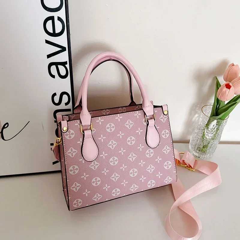 Classic Elegant Leather Handbag For Women Luxury Designer Crossbody Bag Versatile Shoulder Tote Purse Stylish Ladies Messenger W251029