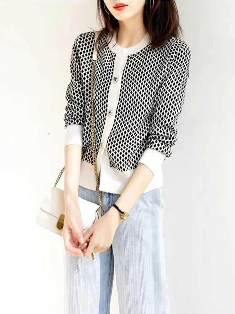 Korean Fashion Plaid Sweaters Cardigan Knitted Sweater Women Autumn Winter Short Cardigans Long Sleeve Cardigan Female TopsT251028
