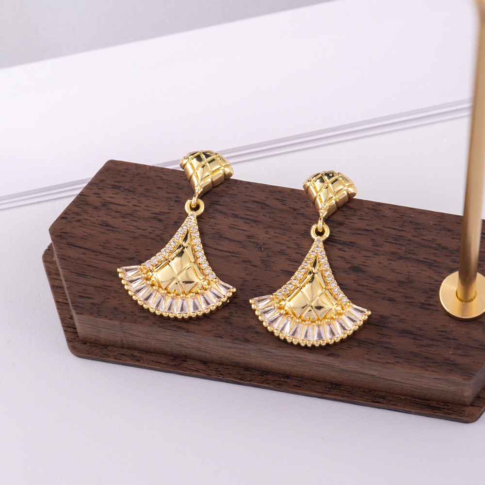 Diamond earrings Luxury earrings Pearl unique design Ginkgo leaf earrings Zircon fan-shaped earrings free shipping gift for women gold earrings stud e