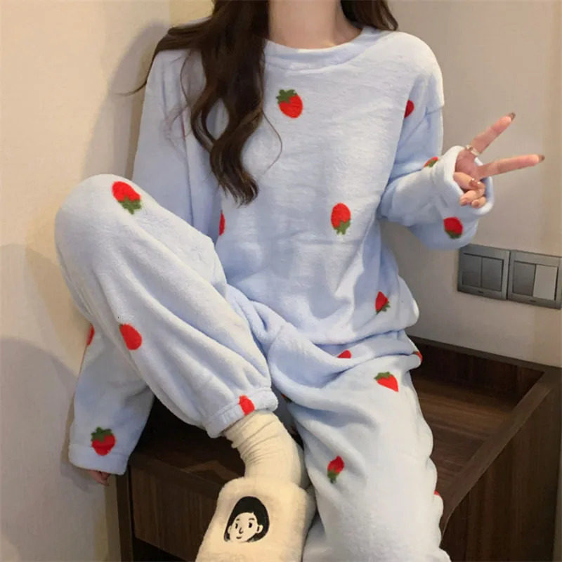 Thickened Warm Sleepwear Winter Coral Velvet Strawberry School Home Wear TwoPiece Women LongSleeved Pajamas Solid Nightwear 251029