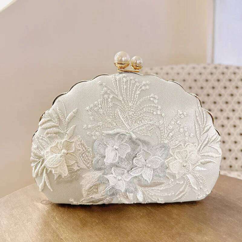 Designer Bags Handmade Antique Hanfu Cheongsam Dress Embroidered Dinner Bag Single Shoulder Oblique Chain New Luxury Bag