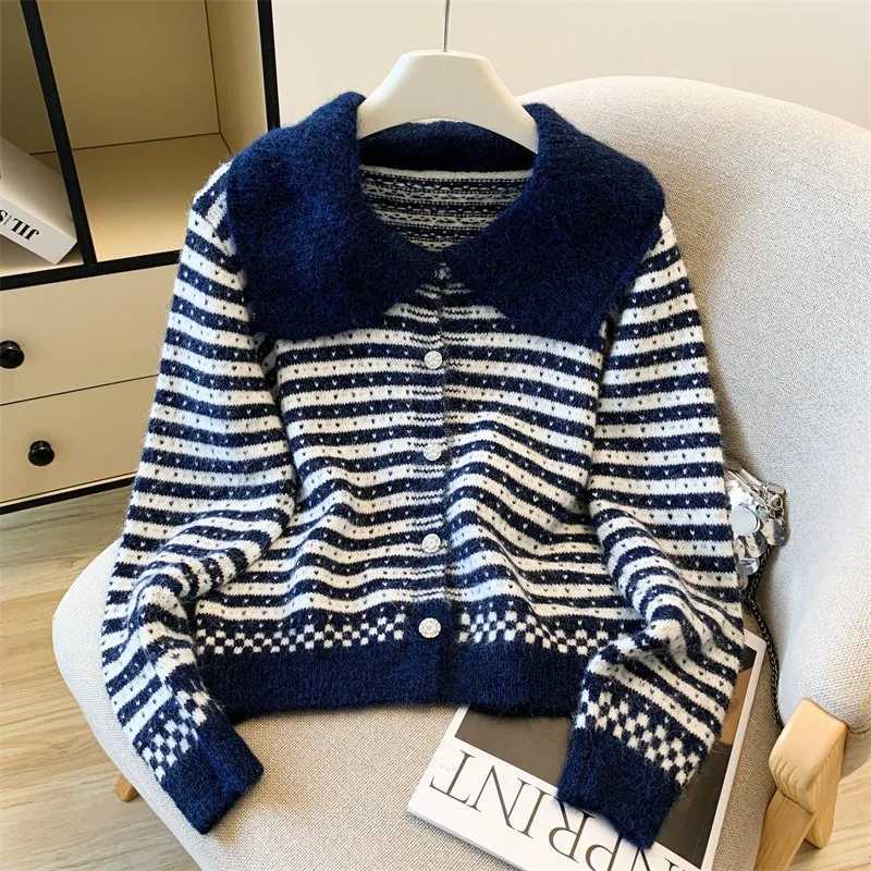 Autumn New Vintage Lapel Knitted Cardigan Outerwear Women Fashion Striped Sweater Cardigans Elegant Thicken Warm Knitwear JacketT251028