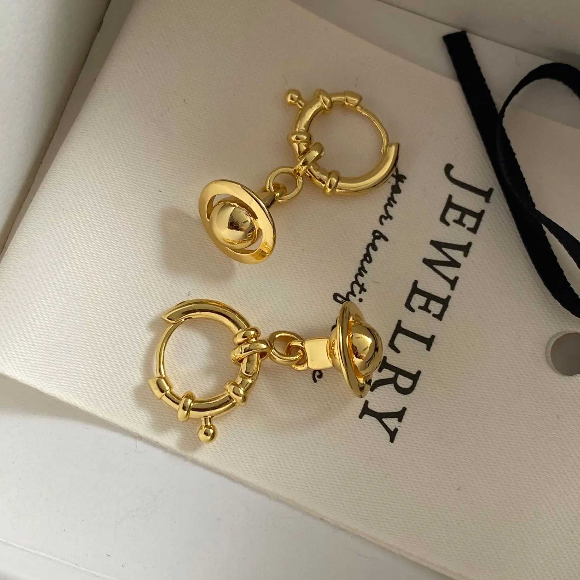 Light Luxury ThreeDimensional Ear Buckle Fashion Earrings for Women Daily Wear Simple Design Jewelry AccessoryW251029