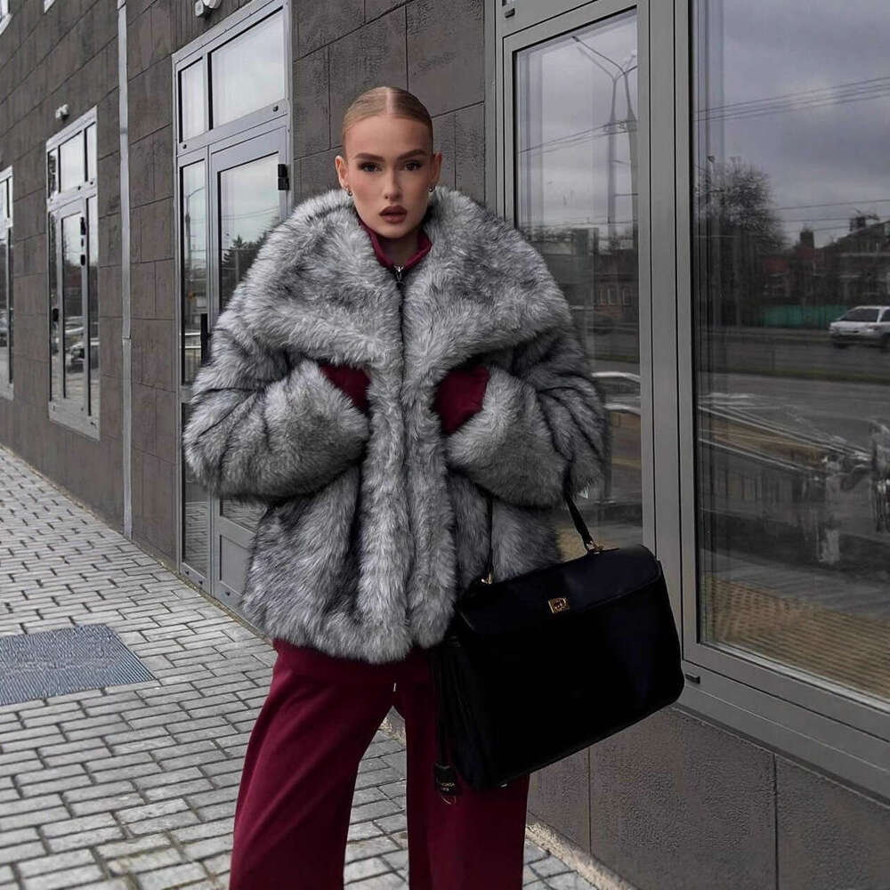 Faux Women's Fur Coat Turn-Down Collar Long Sleeve Elastic Cuff Plush Fluffy Female Fur Coat Fashion Autumn Loose Fur For Ladies