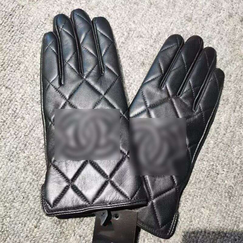 cc Gloves g letter Brand winter leather sheepskin v band designer ug mens and womens Touscreen outdoor hiking Cycg gloves Christmas birthday gift with box