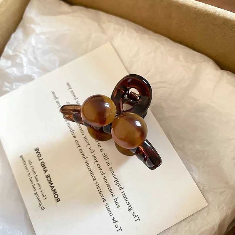 Mini Cute Maillard Round Acrylic Hair Claws For Women Small Premium Light Luxury Versatile Practical Side Clips Head AccessoriesW251028