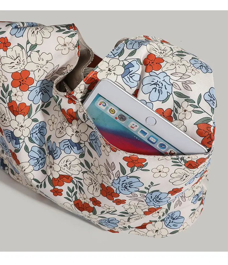Floral Canvas Shoulder Bag Hong Kong Style Handheld Underarm Bag Large Capacity Tote Bag 251029