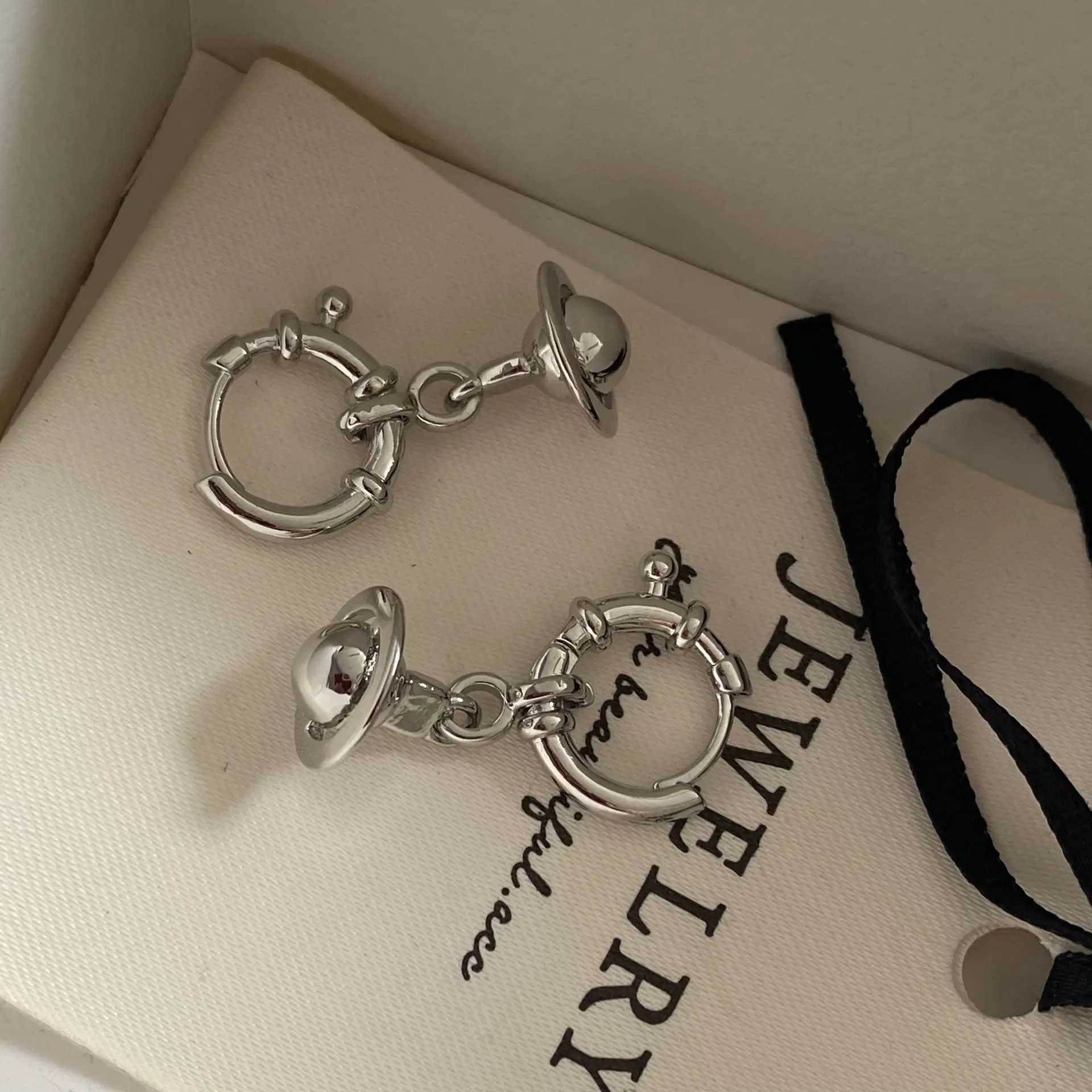 Light Luxury ThreeDimensional Ear Buckle Fashion Earrings for Women Daily Wear Simple Design Jewelry AccessoryW251029