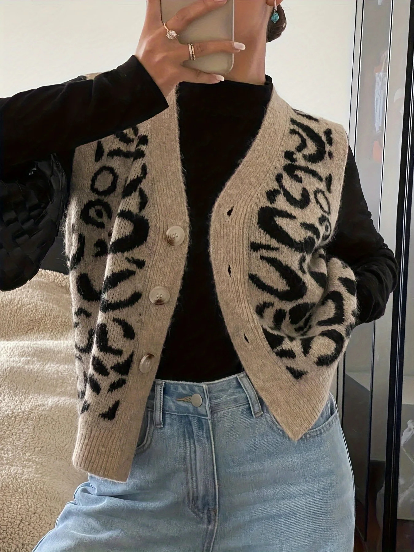 Womens Autumn and Winter Fashion Elegant V Neck Open Placket Collar Button Sleeveless Leopard Print Stylish Unique Niche De 251029