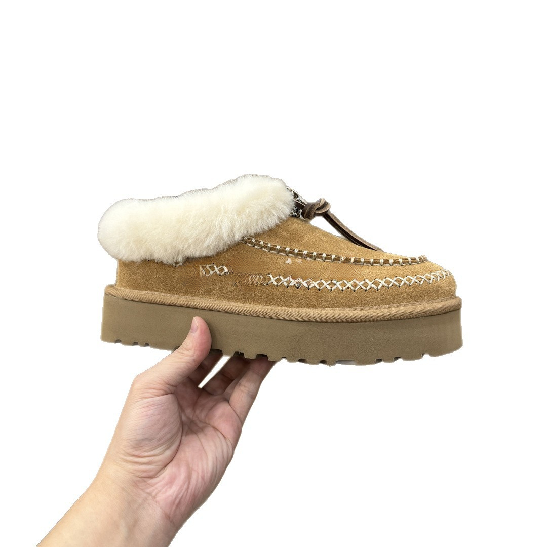 Designer's new snow boots with increased height, thick soled wool slip cover, casual wool short boots