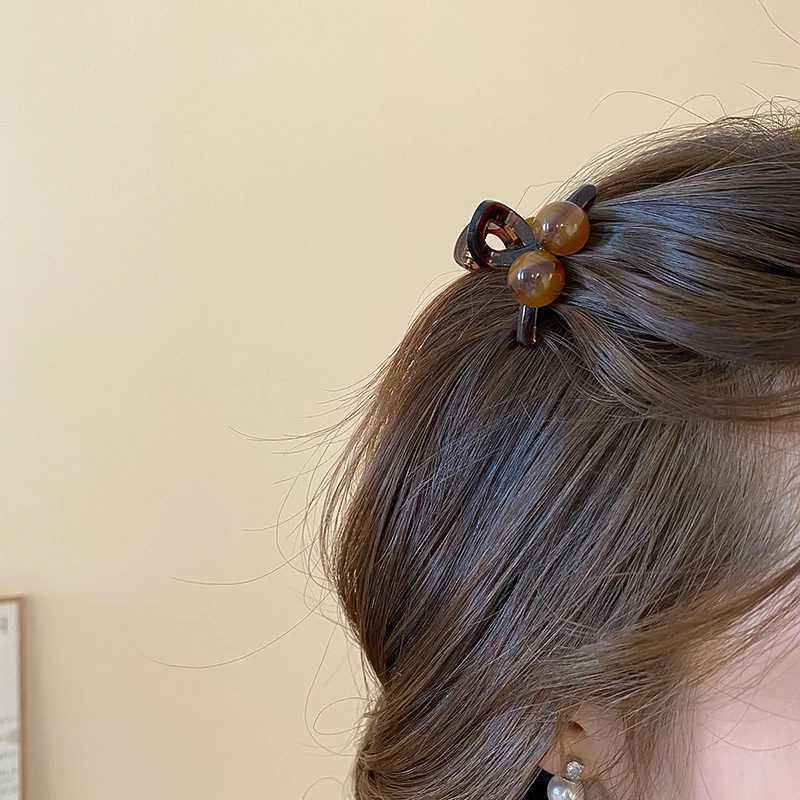 Mini Cute Maillard Round Acrylic Hair Claws For Women Small Premium Light Luxury Versatile Practical Side Clips Head AccessoriesW251028