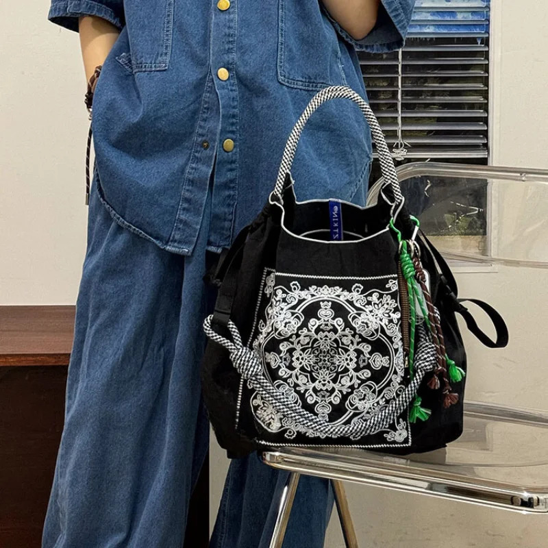 Vintage Floral Embroidered Nylon Handbag for Women Large Capacity Lightweight Foldable Handbag with Adjustable Shoulder Straps 251029