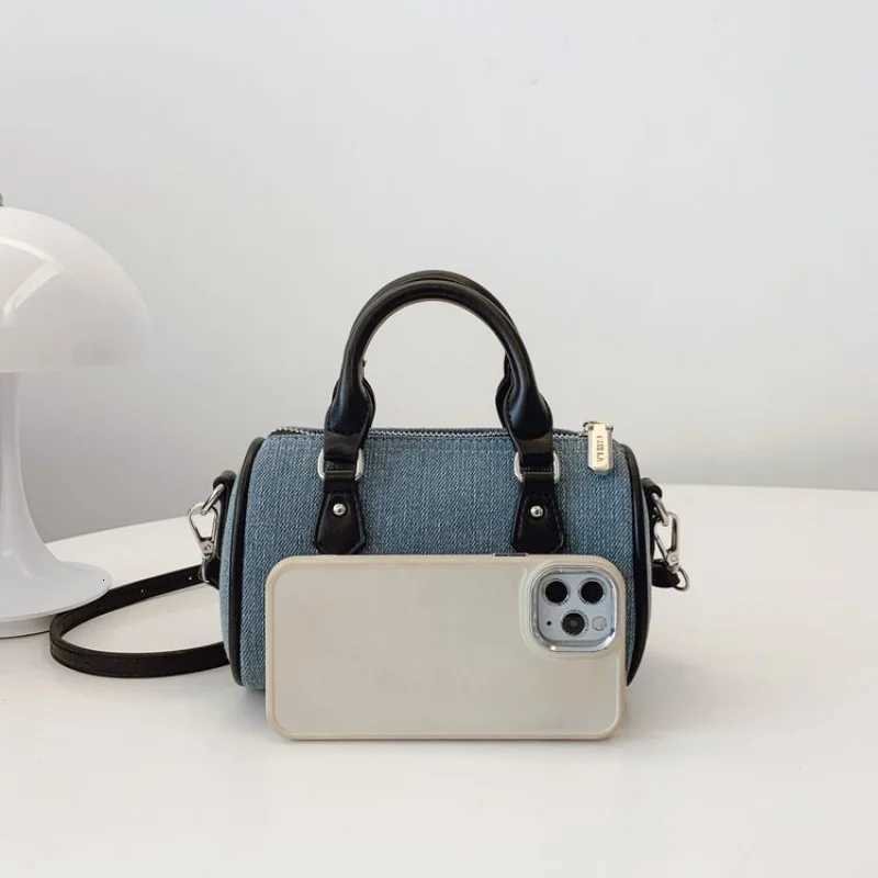 Classic Parisian Style Leather Shoulder Bag For Women With Timeless Silhouette And Elegant Look W251029