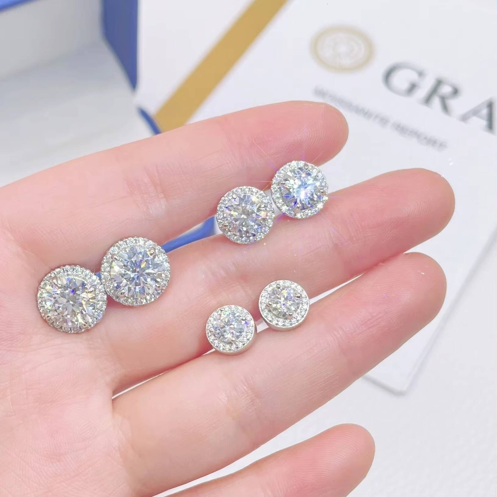 Luxury Moissanite Hip Hop Jewelry VVS Diamond Round Earrings 8mm 92mm 11mm Width Sterling Silver 925 Hip Hop Fashion Stud Earri