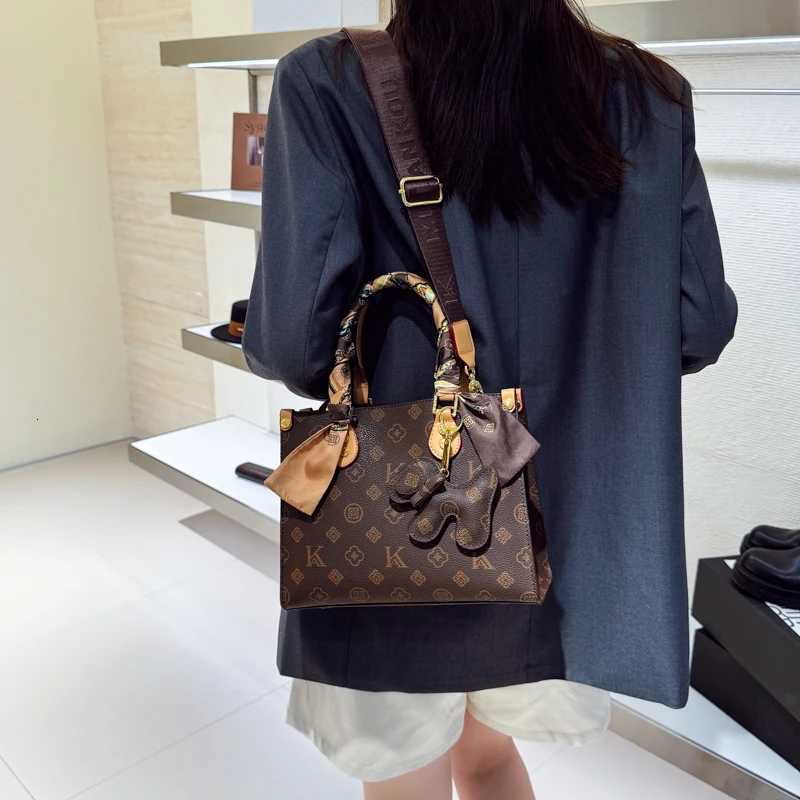 Classic Womens Messenger Bag Leather Luxury Brand Famous Designer Popular Elegant Shoulder Bag Handbag W251029