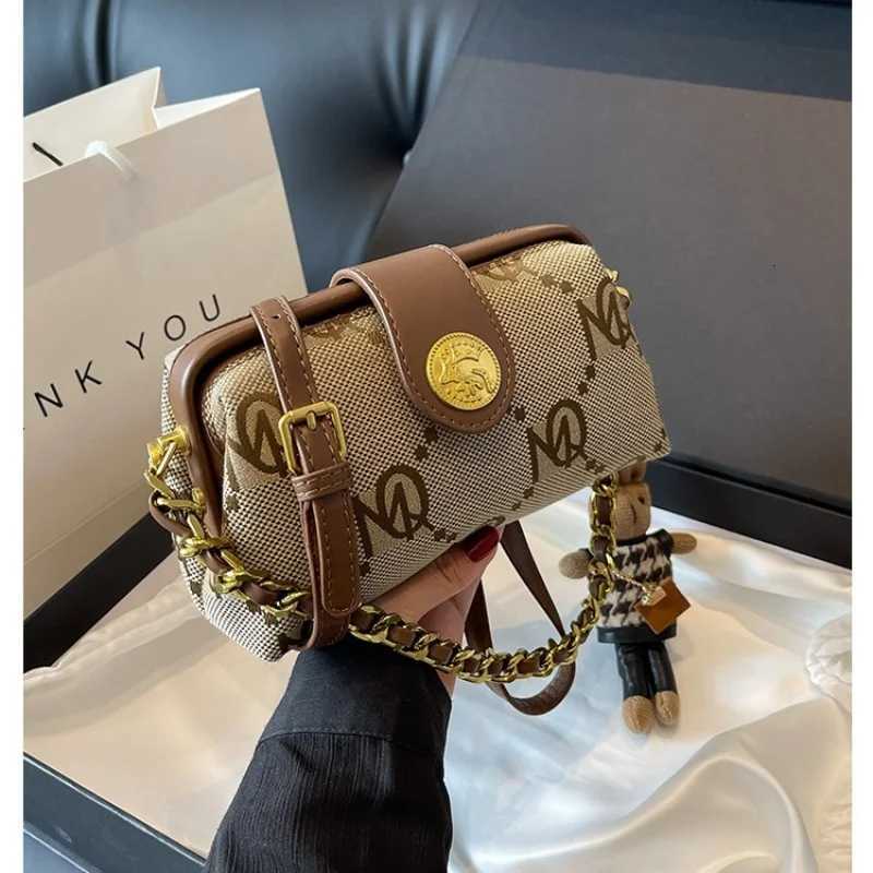 European Ladies Shoulder Bag Fashion Chain Girl Crossbody Handbag Tote Bag Vintage Printing Pendant Decoration Canvas Material W251029