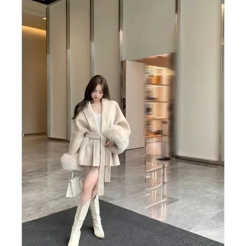 Womens Autumn And Winter Versatile Tweed Cape Coat Belt Models Highly realistic artificial fox fur Blends Coat for Women 251029