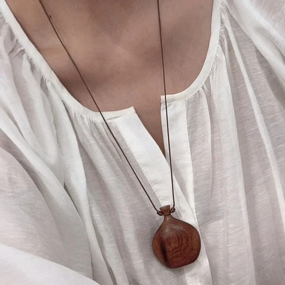 Minar Cute Lovely Brown Black Color Wood Flagon Long Pendant Necklaces Adjustable Rope Chain Chokers for Women Birthday Gift 251029