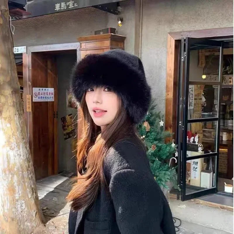 2025 Mongolian Hat Womens Cotton Hat Warm and Eyecatching Versatile Ear Protection Water Bucket Plush Basin Hat 251029