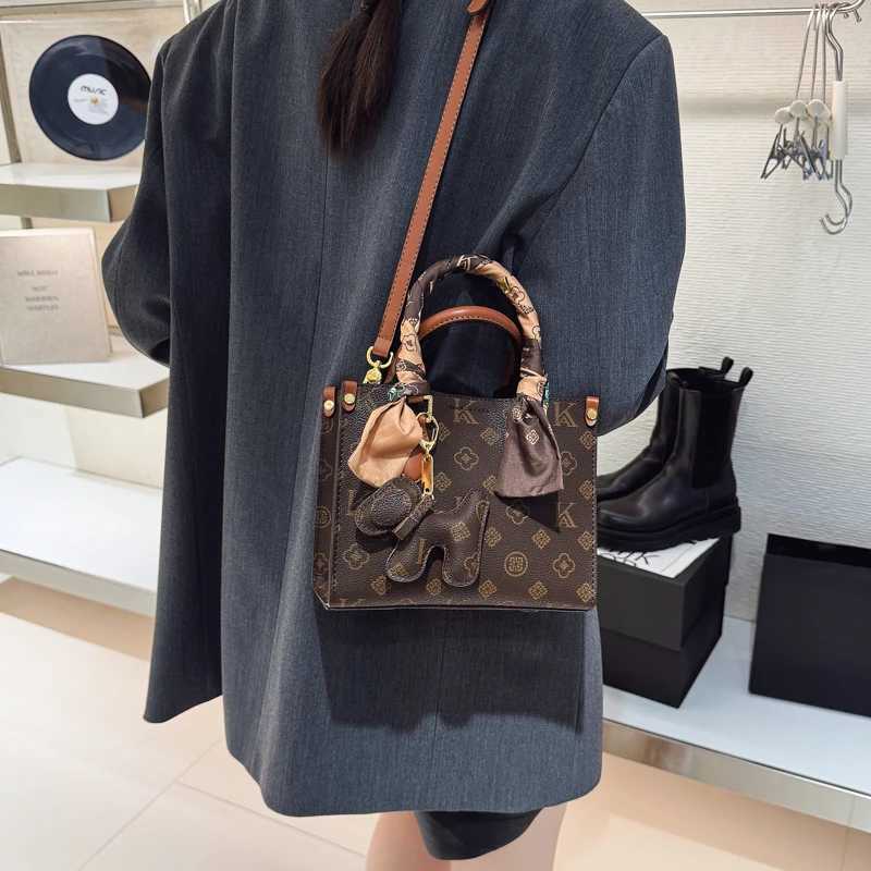 Premium Leather Womens Crossbody Bag By Famous Designer Classic Elegant Shoulder Bag For Stylish Ladies Luxury Brand W251029