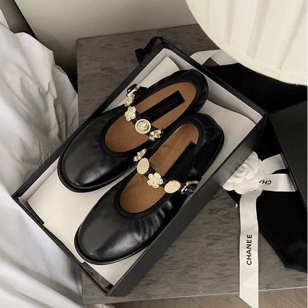 Women's 2025 New Retro Designer Shoe Soft Sheepskin Badge Buckle Mary Jane Ballet Granny Flat Heel Single Shoes