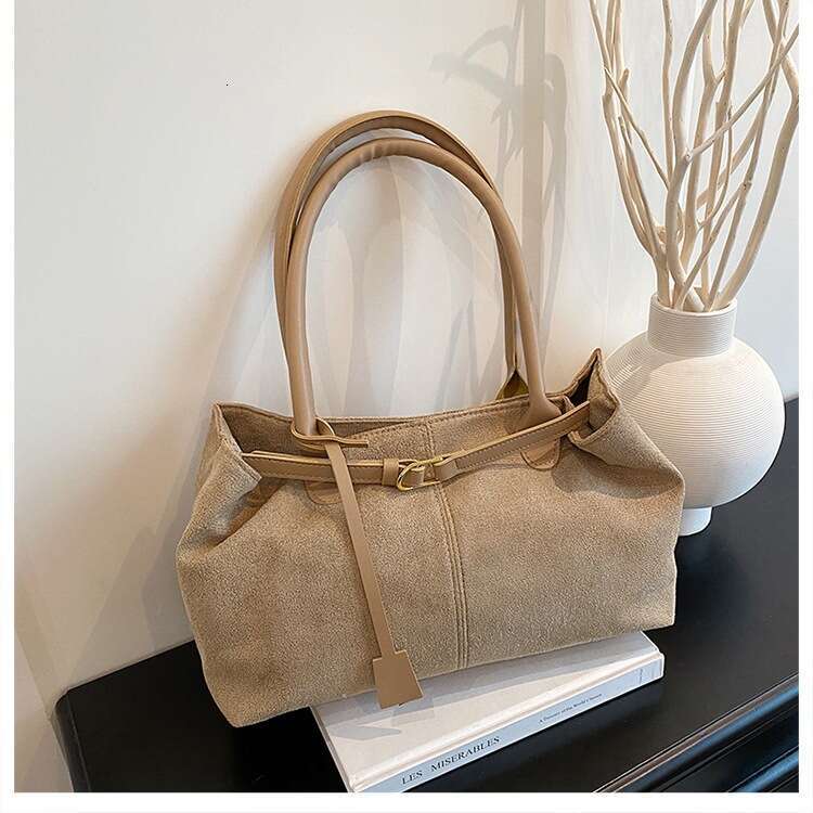 Designer bag Handheld Winter Lamb Wool for Women 2025 New Fashionable Stylish Shoulder Korean Version Niche Trendy Crossbody Bag
