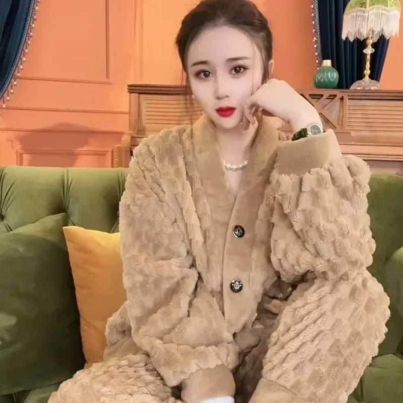 Famale Coral Velvet Pajamas Women Autumn Winter Loungewear Plush Thickened Nighty 2024 New Warm Large Flannel Home Clothing SetsT251029