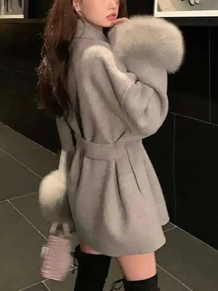 UCXQ Elegant Woolen Coat Temperament Office Lady Overcoats Fur Patchwork Long Sleeve Beautiful Womens Coats Winter 251028