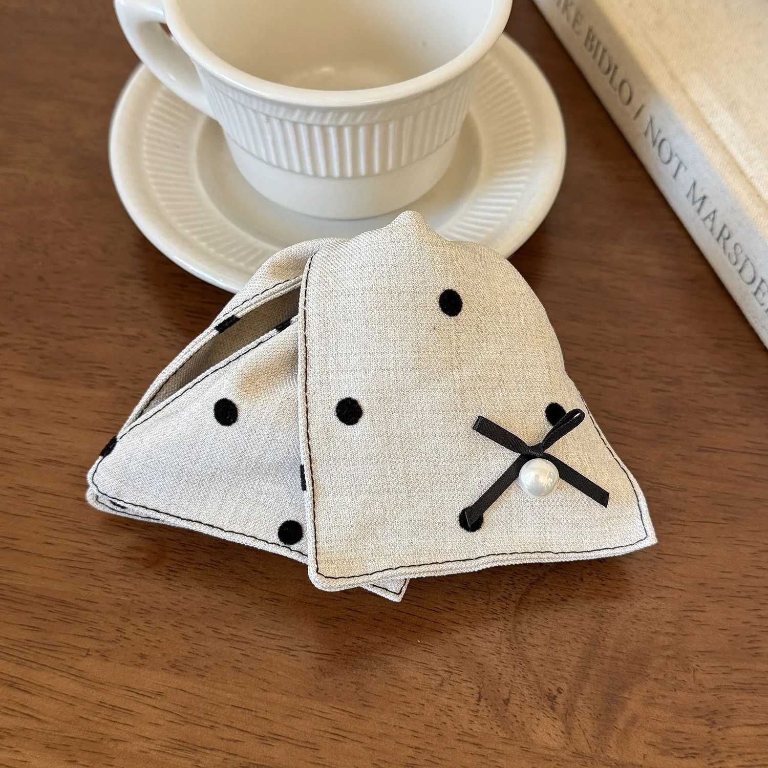 1pc Exquisite Polka Dot Premium Triangle Hair Clip Small Bow Pearl Hair Clamp New Hairpin Shark Clip Hair AccessoryW251028