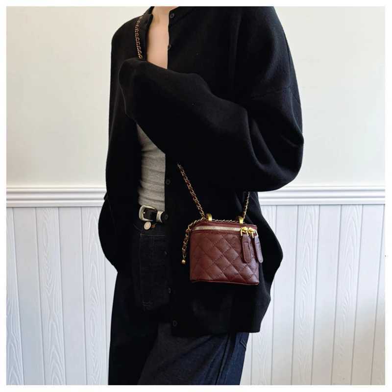 Mini Small Bag For Women 2025 SpringSummer New Trendy Ins Highend Diamond Grid Chain Bag Versatile Fashion Crossbody Bag W251029