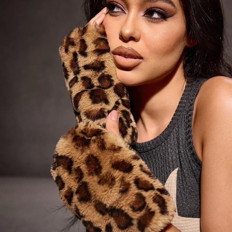 1 Pair Faux Fur Leopard Print Gloves Soft Warm Stylish Perfect for Casual Wear Ideal for Outings Street Fashion Adding Trendy 251029