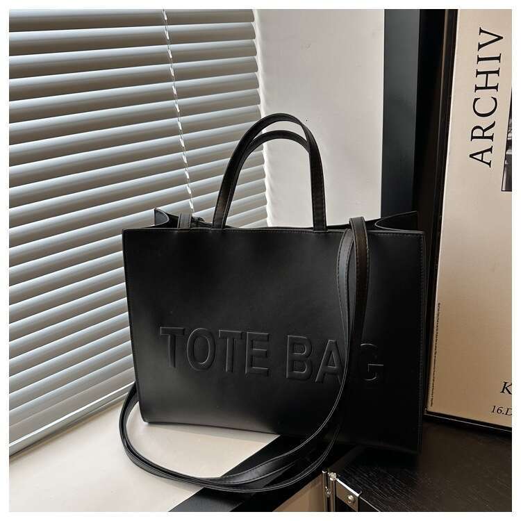 Designer bag Large Capacity Crossbody Women 2024 New Summer Tote Bag for College Students Trendy Commuter Handbag