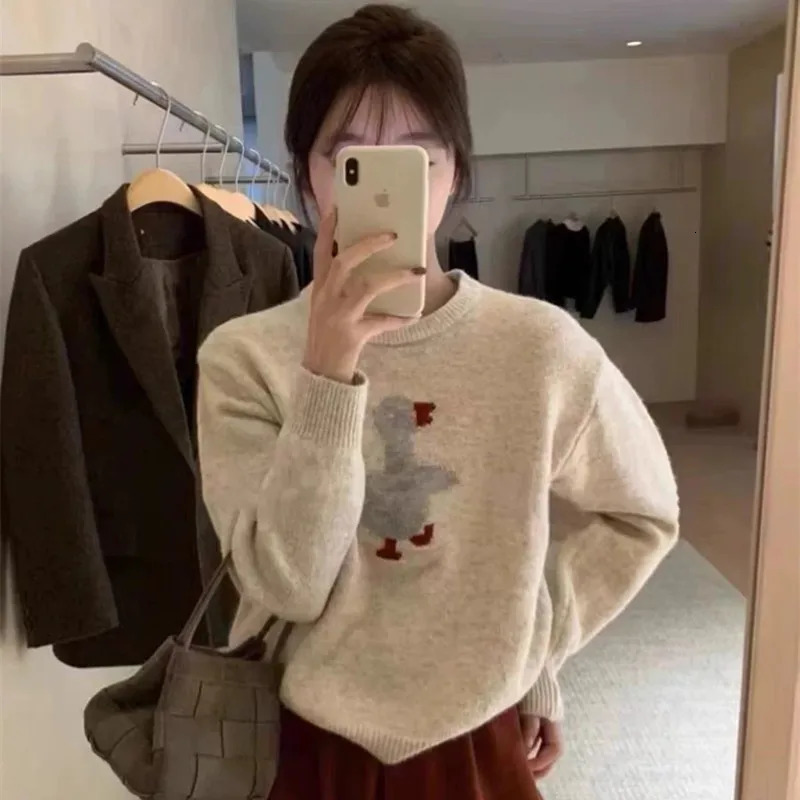 Womens wool sweater highend Oneck embroidered pullover sweater autumn and winter loose fashion shirt casual warm knit top 251029