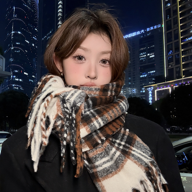 Mint Green Scarf Autumn And Winter Female Atmosphere Feeling Plush Thickened Warm Send Girls Shawl New Style 2025s hot