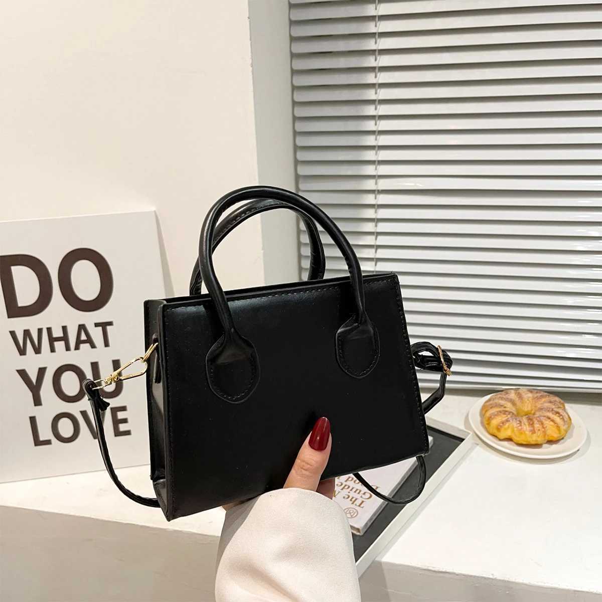 Stylish Wens Minimalist PU Adjustable Shoder Strap Crossbody Bag Large Capacity Zipper Closure Handbag For Daily cmute D251029