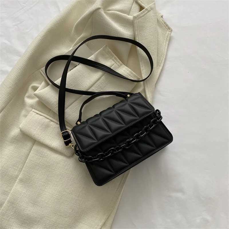 Chic Quilted Diamd Chain Crossbody Bag for Wen Elegant Purse with GoldenTe Hardware Black Style1 D251029