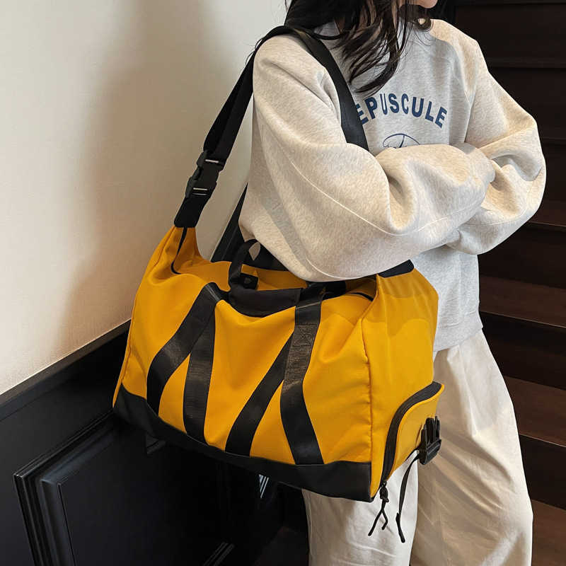 Trendy Short Trip Shoulder Travel Bag Fashion Trend Large Capacity Handbag Casual Yoga Sports Fitness Bag