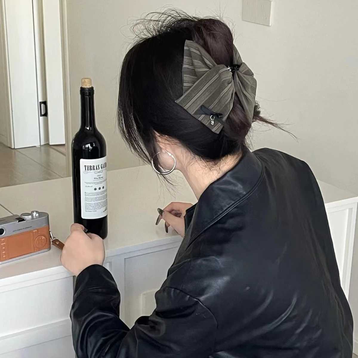 1pc Korean striped bow triangle grab clip womens large hair volume shark clip back of head updo hair accessory headdressW251028