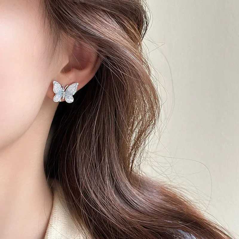 Sliver Color Crystal Flower Butterfly Earrings for Women Elegant Piercing Stud Earrings Woman Wedding Luxury Jewelry AccessoryW251029