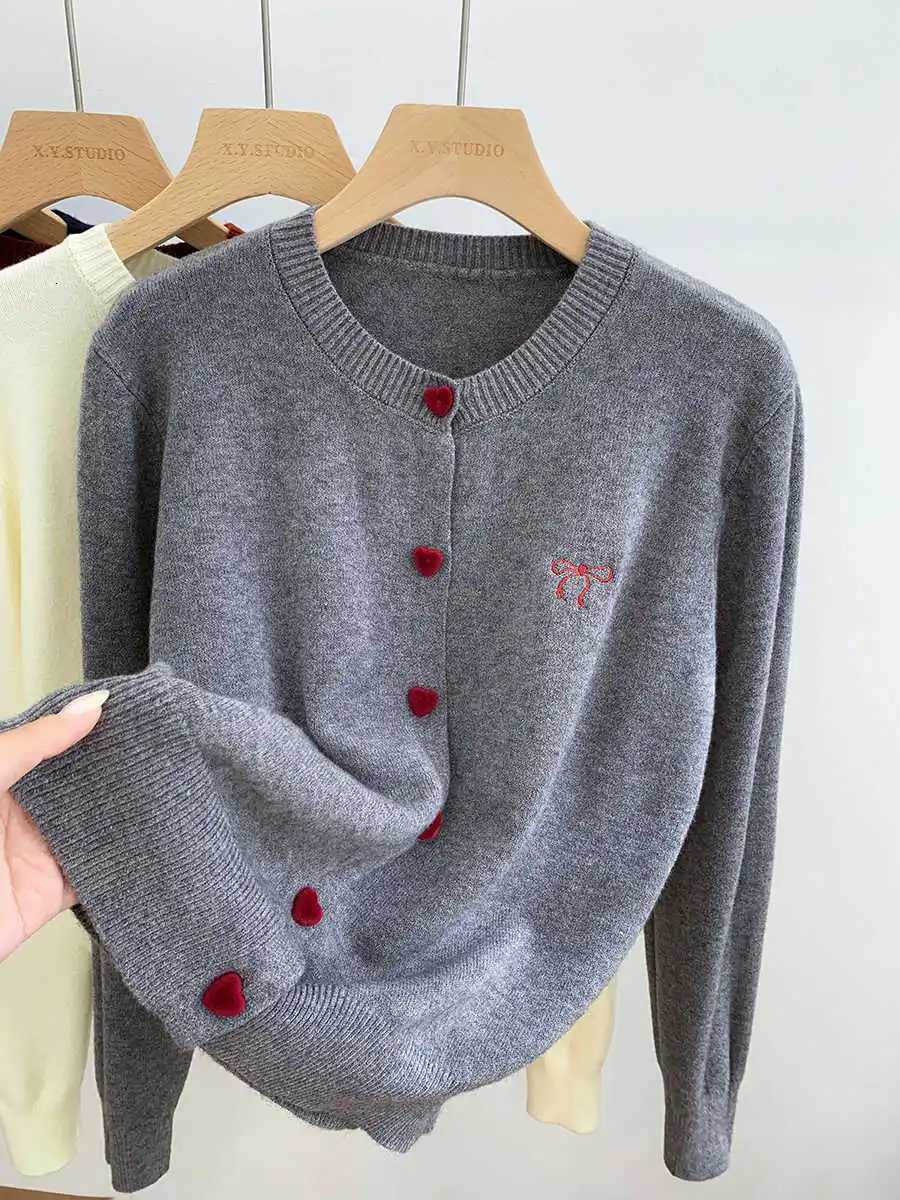 2025 Bow Embroidery Knitted Cardigan Women ONeck Single Breasted Heart Button Sweater Korean Casual Solid Tops Woman Clothes 45T251028