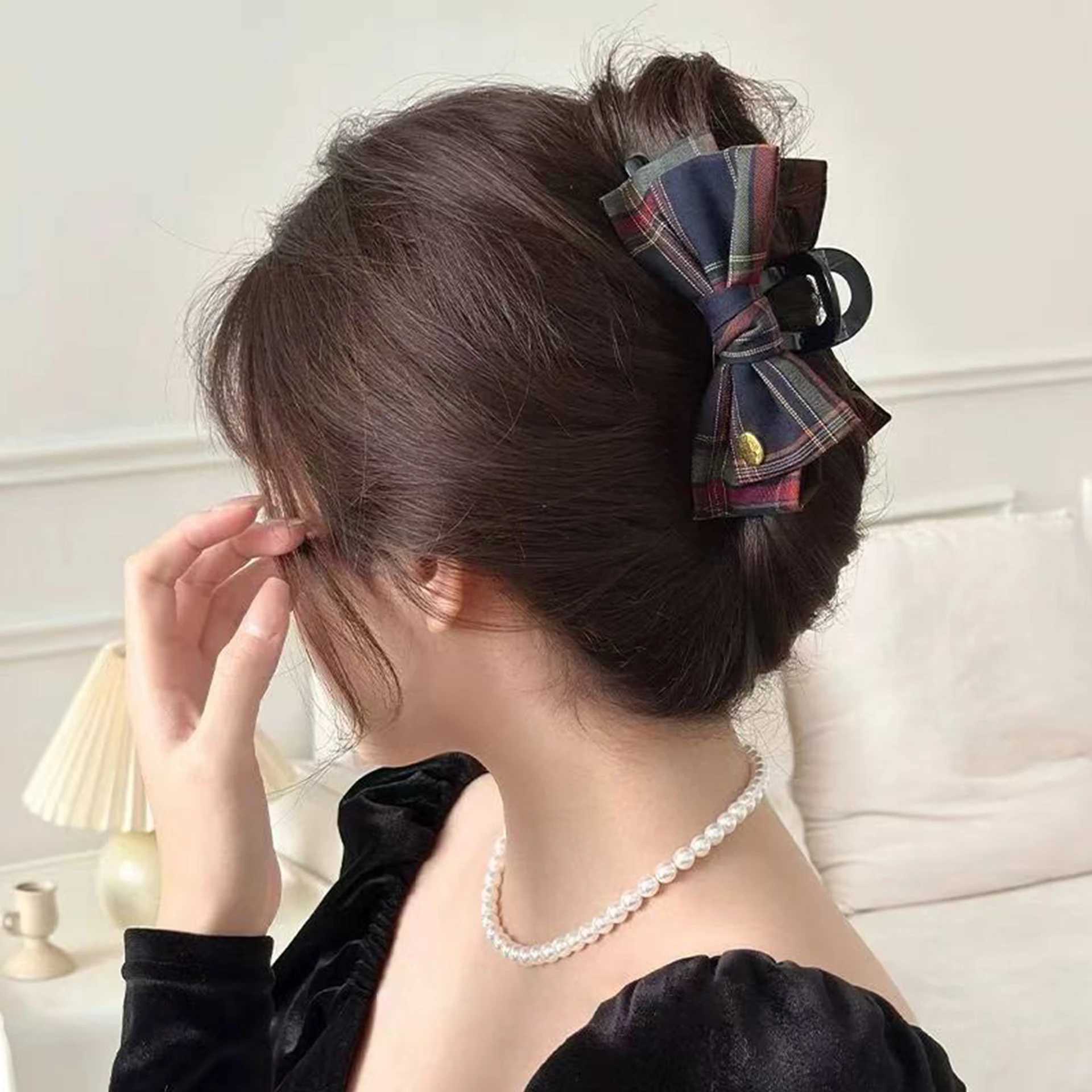 1pc2pcs autumn and winter new British contrast plaid bow grip classic vintage fabric shark clip on the back of the headW251028