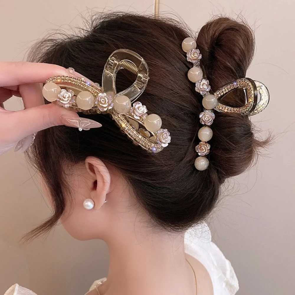 Acrylic Camellia Flower Rhinestone Hair Clip Womens Light Luxury Pearl Shark Clip Girl Grab Hair AccessoriesHair AccessoriesW251028