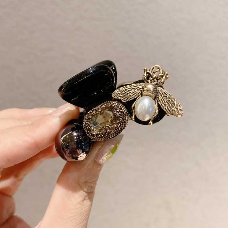 Elegant Retro Bee Hairpin Hair Claws Handmade Pearl Crystal Rhinestone Hair Clip Luxury Jewelry for Girls Women Hair AccessoriesW251028