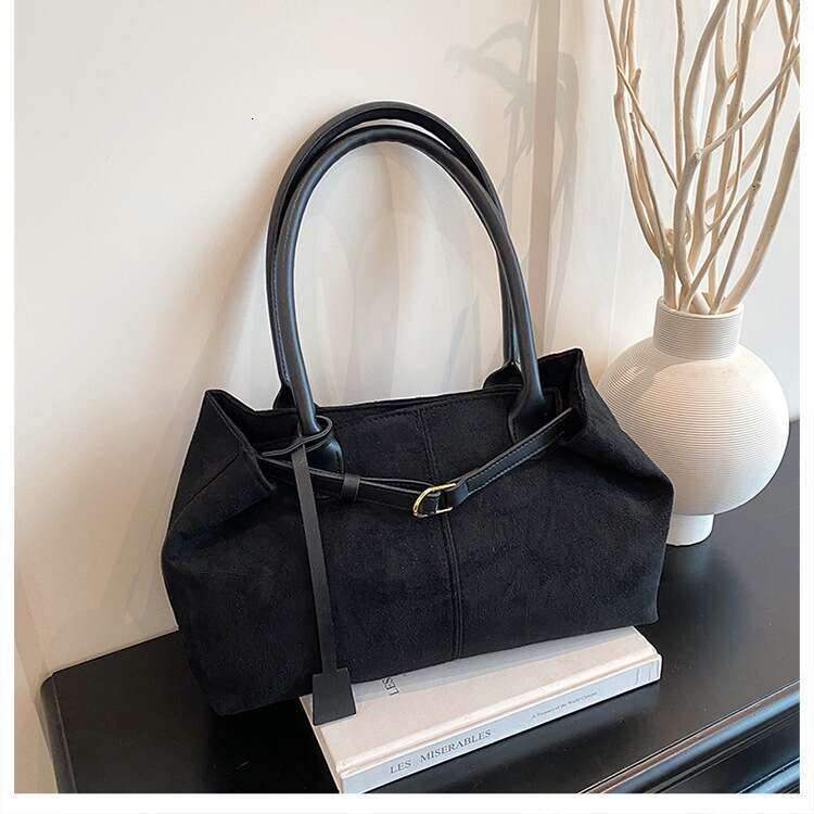 Designer bag Handheld Winter Lamb Wool for Women 2025 New Fashionable Stylish Shoulder Korean Version Niche Trendy Crossbody Bag