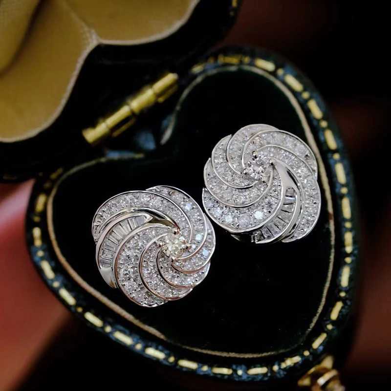 Huitan Circle Design Stud Earrings Full Paved Dazzling CZ Luxury Silver Color Women Earrings Wedding Fashion Versatile JewelryW251029