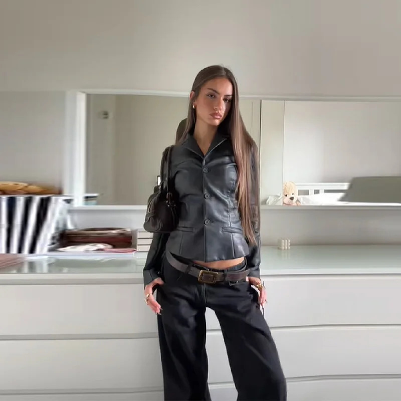 Fashionable Black Short Leather Jacket Single Long sleeves Slim Fit PU Temperament Coat 2025 Autumn Female Street Outwear 251029